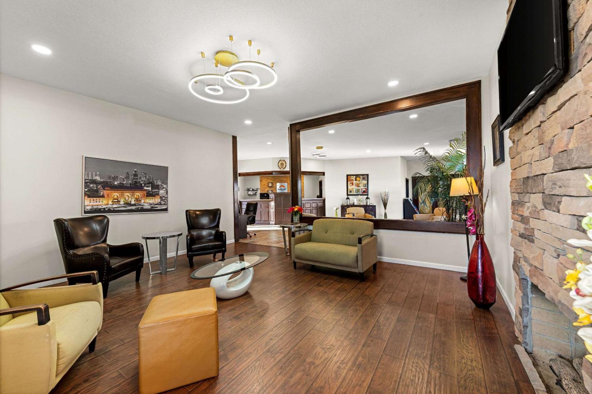 Suburban Studios Kansas City Airport North Platte City Exterior photo